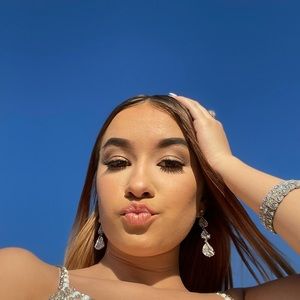 Meet your Posher, Dakota